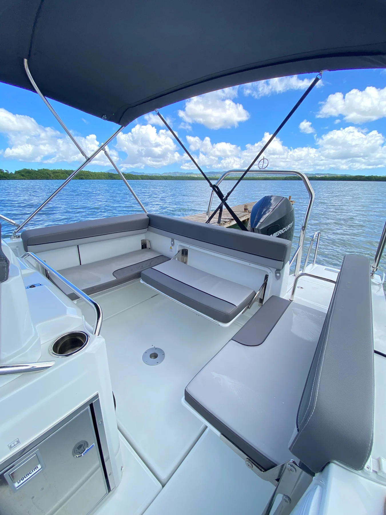 Cockpit arrière du bateau